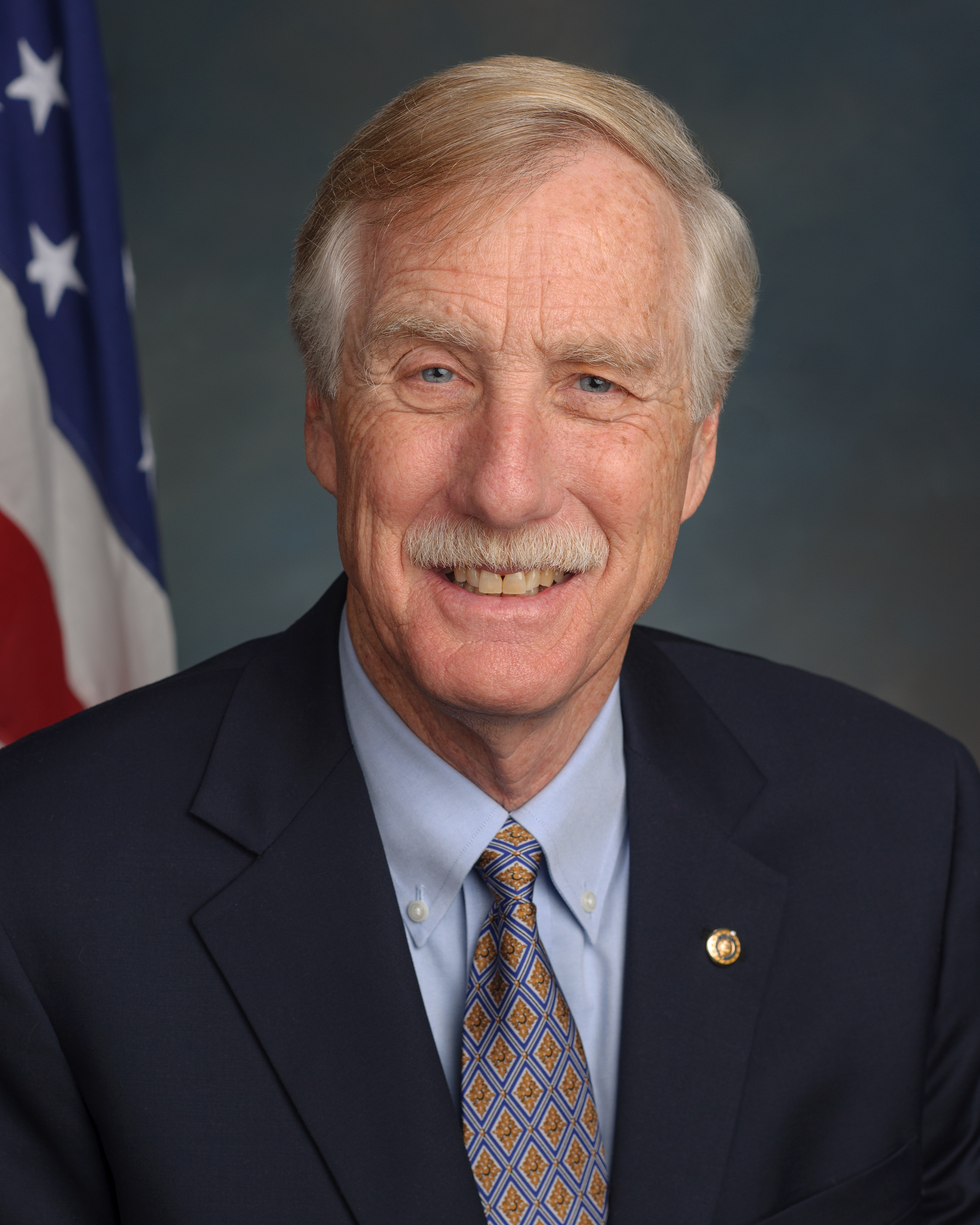 2013 Senator King Official Portrait.jpg
